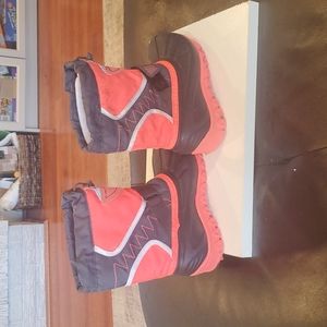 Snow boots toddler size 9
